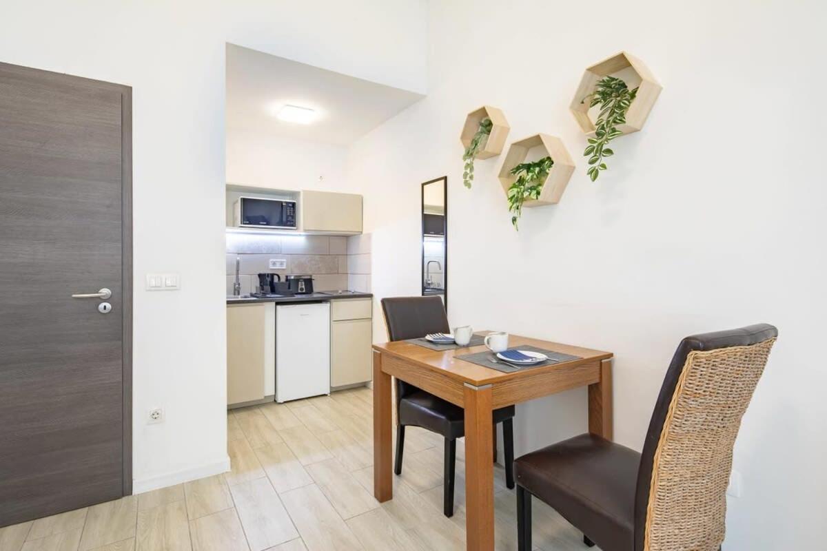 Explore From Apartament Budapeszt