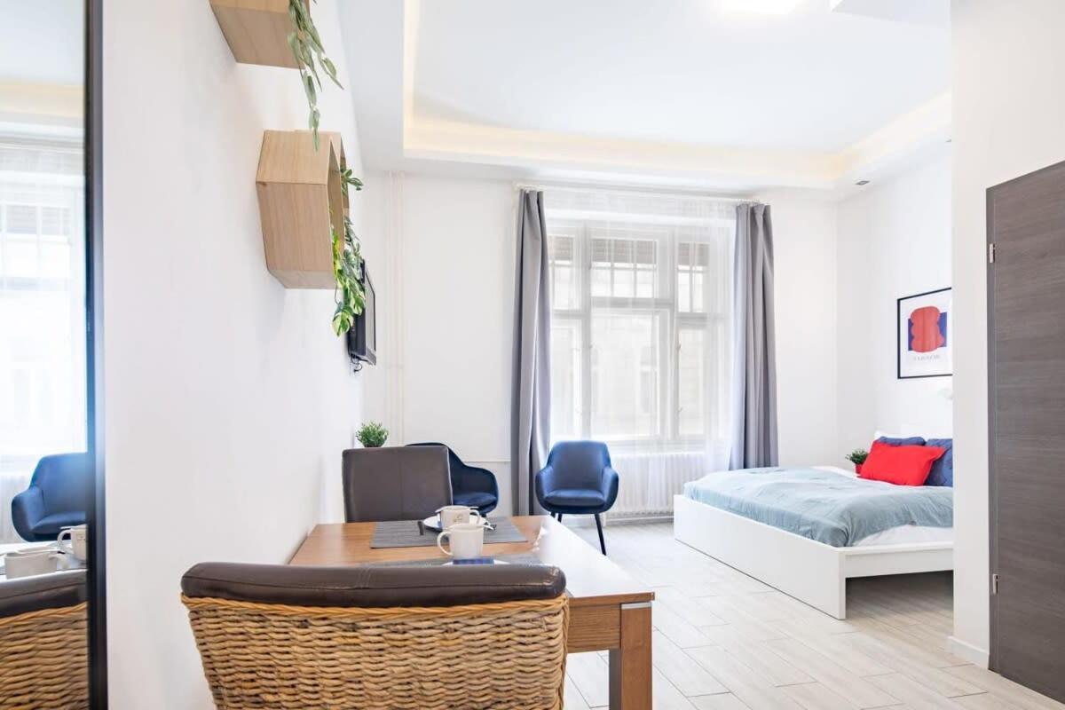 Explore From Apartament